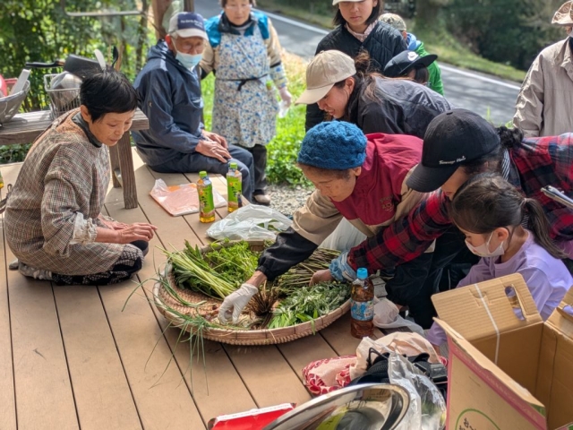 山野草を食べる会の画像