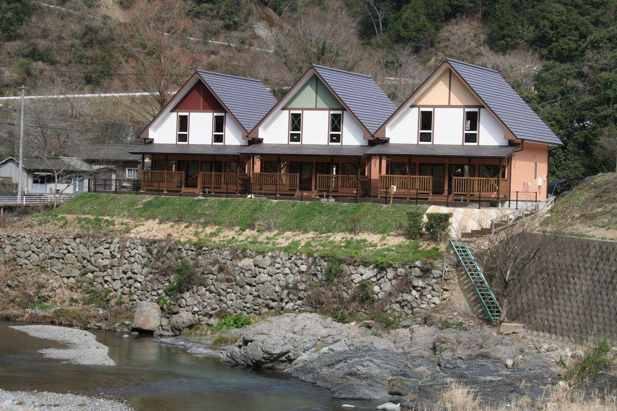 滞在型市民農園 山江村多目的交流促進施設「ほたるの荘」の外観の写真