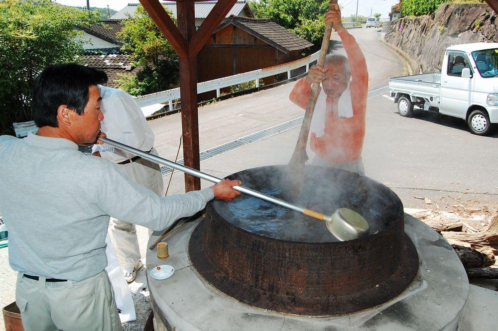 甘茶まつりの様子の写真1