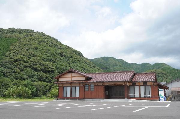 万江コミュニティセンターの外観の写真