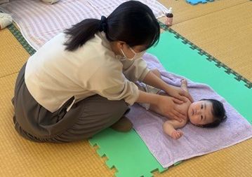 ベビーマッサージ