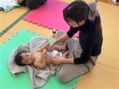 ベビーマッサージ